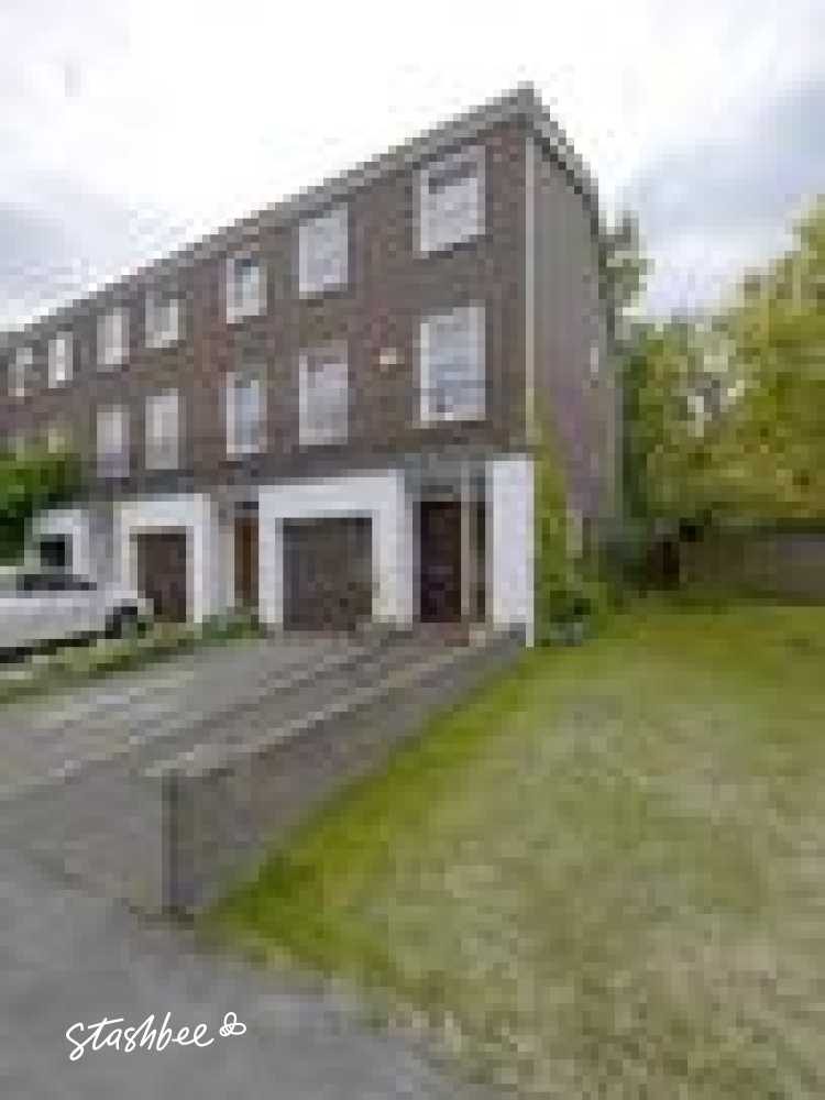 Parking Space to Rent in Teddington, TW11