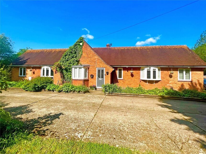 Detached bungalow with paddocks in Hartley