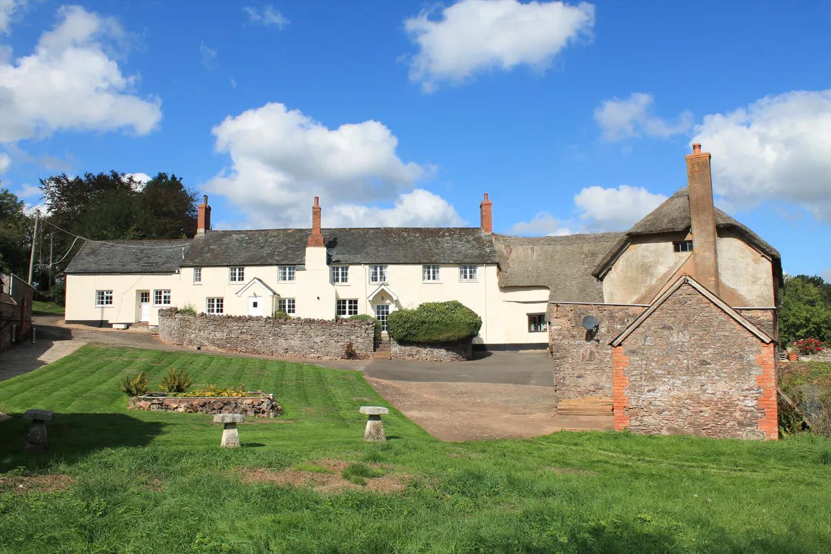 Devon EX16: farmhouse with an annexe