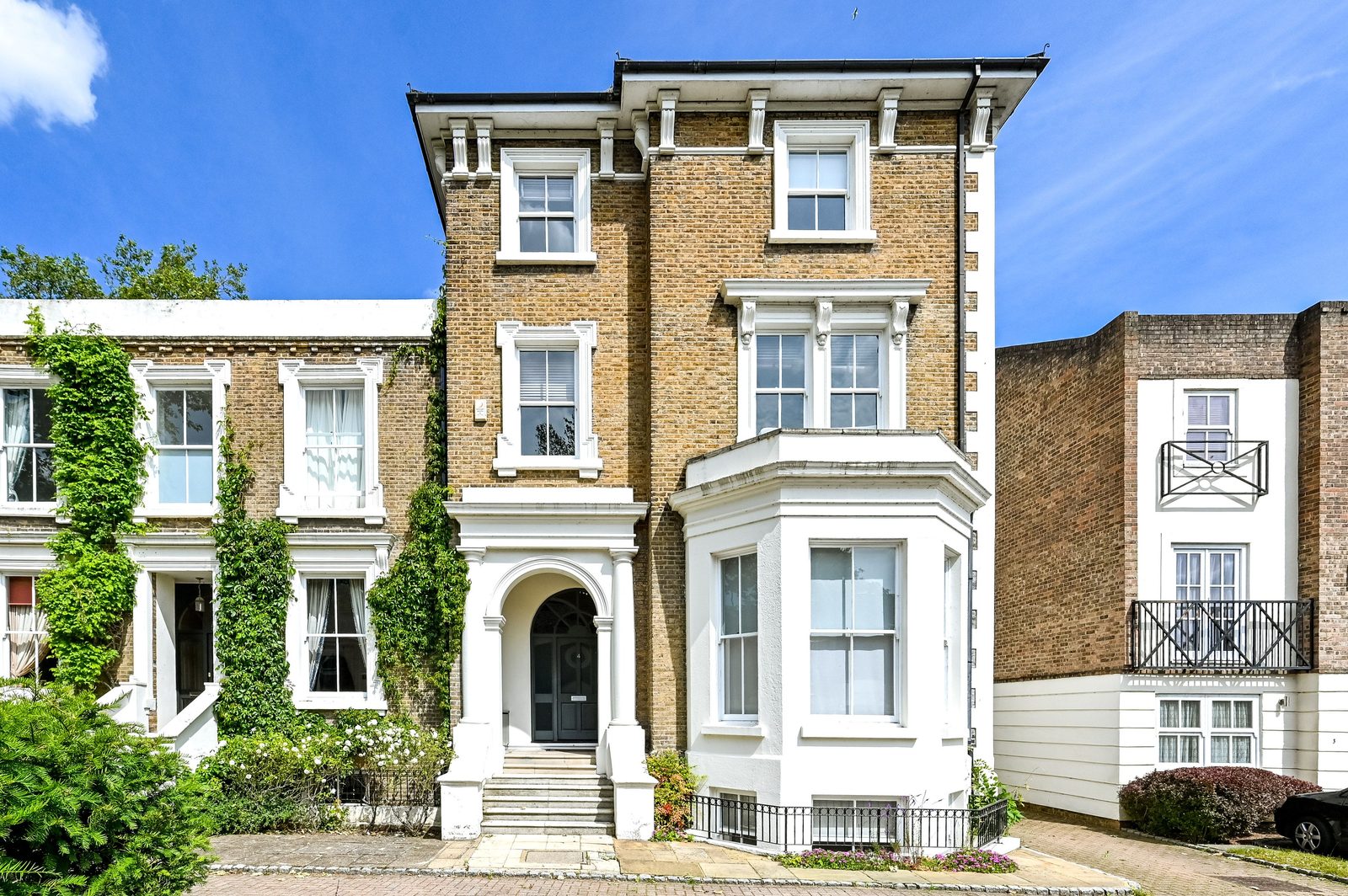 Period waterfront house in Old Isleworth