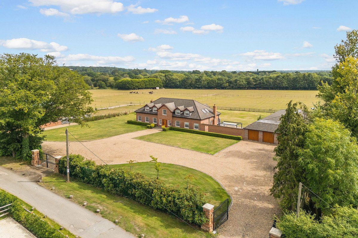 Detached House for sale with 5 bedrooms, Chobham Park Lane Chobham Woking