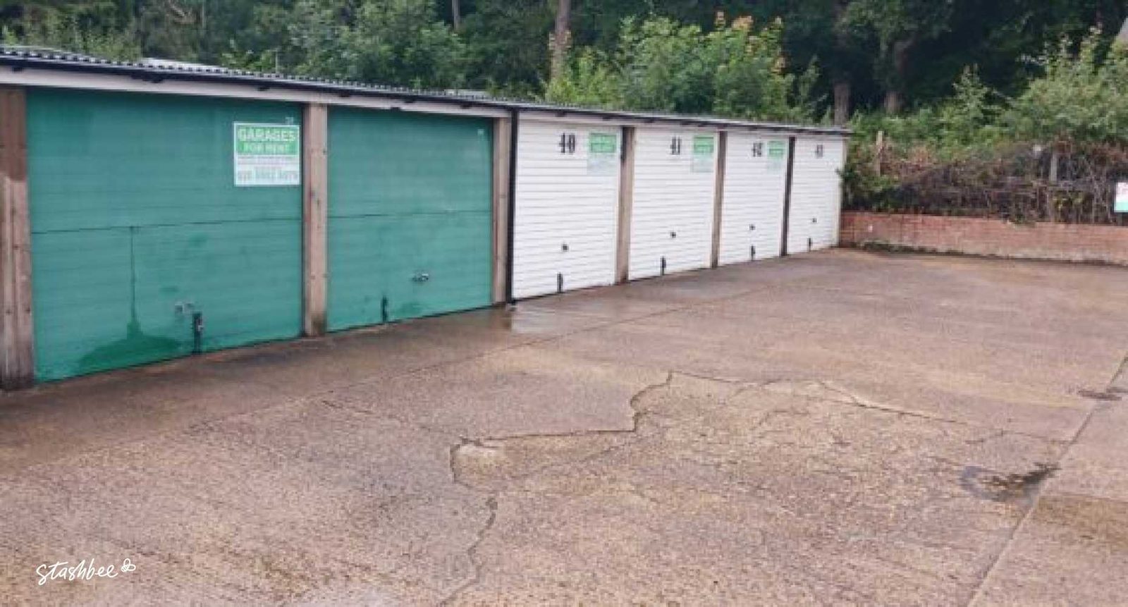 Lock-up Garage to Rent at R/O 19-29 Blackboy Wood, AL2 3LJ