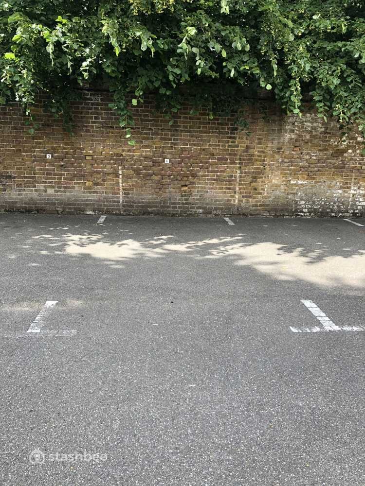 Parking Space to Rent in London, W4