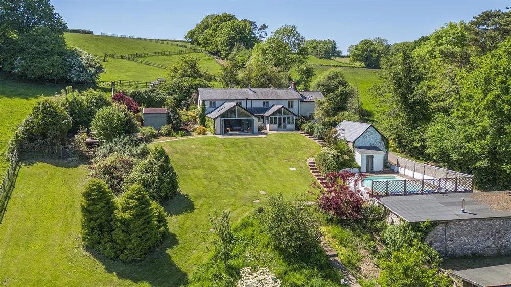 Honiton: farmhouse with a pool