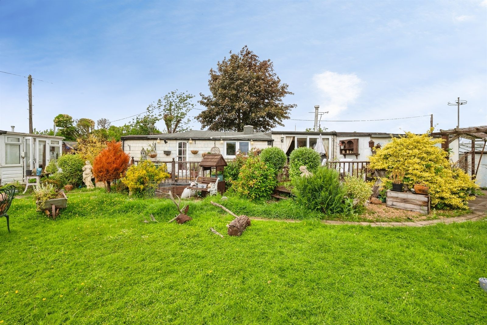Detached bungalow with a mooring in Great Yarmouth