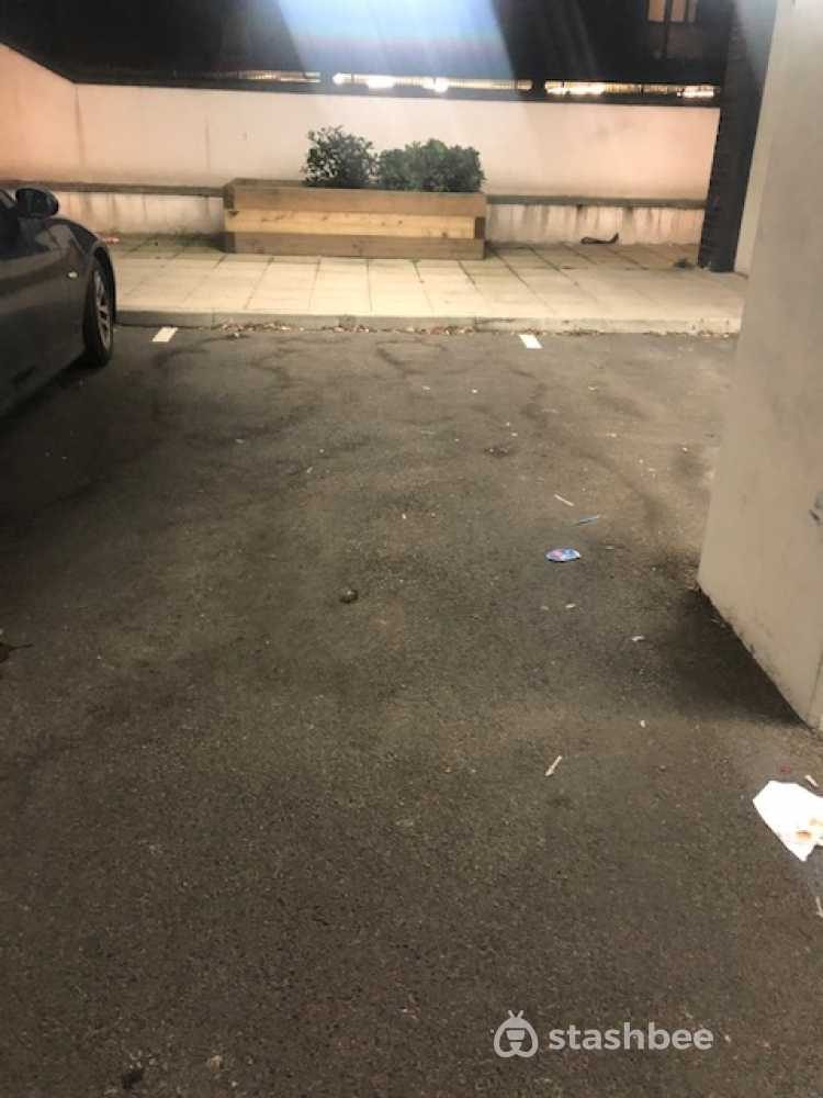 Parking Space to Rent in West Drayton, UB7
