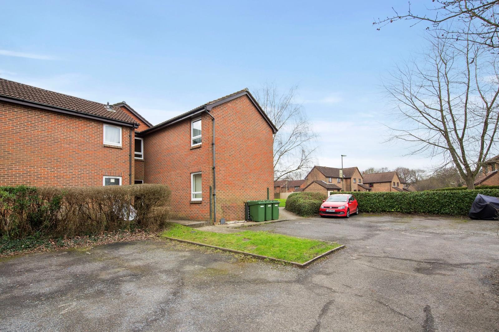 Ground Floor Flat Let in Dorking, RH5