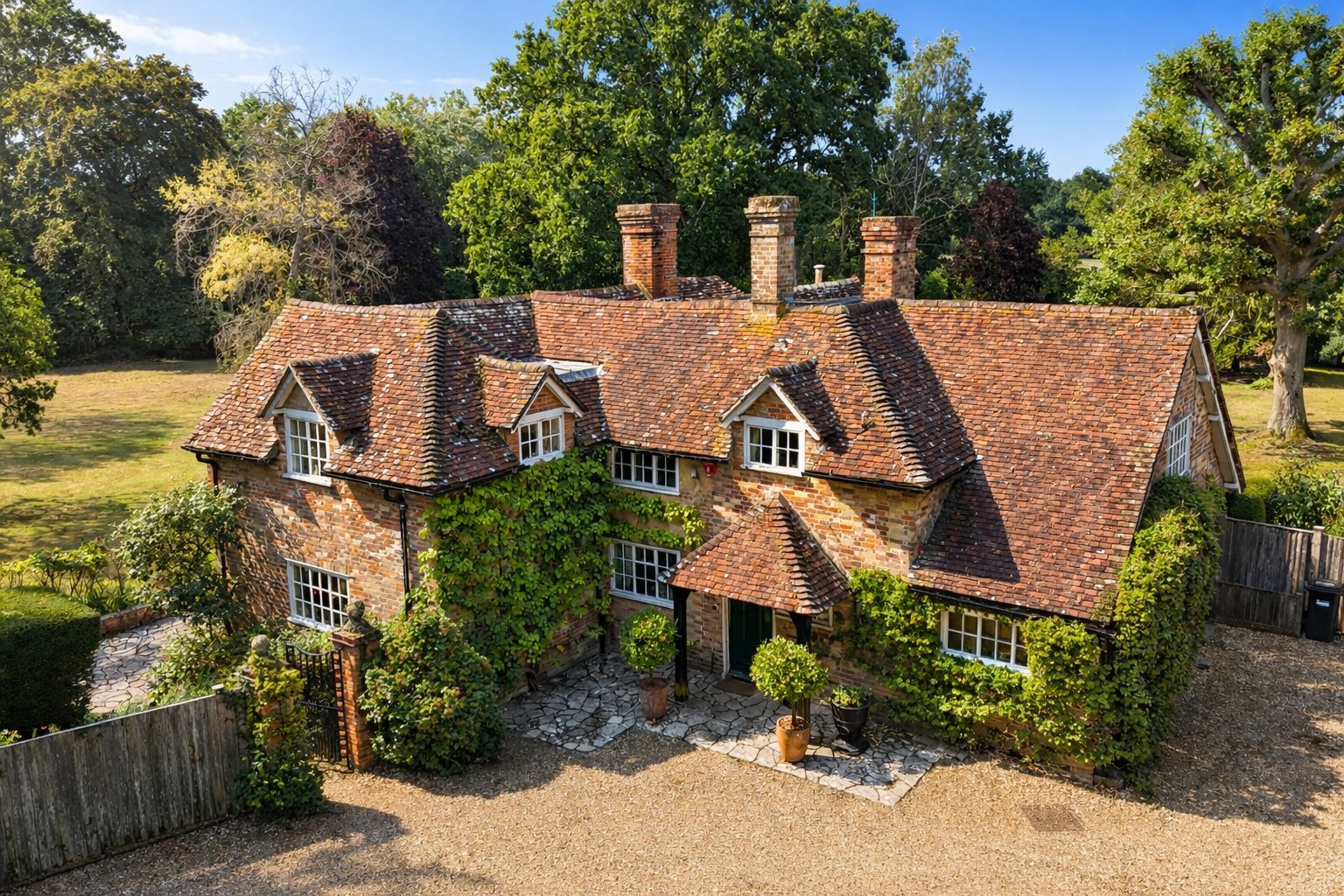 Brockenhurst: period farmhouse