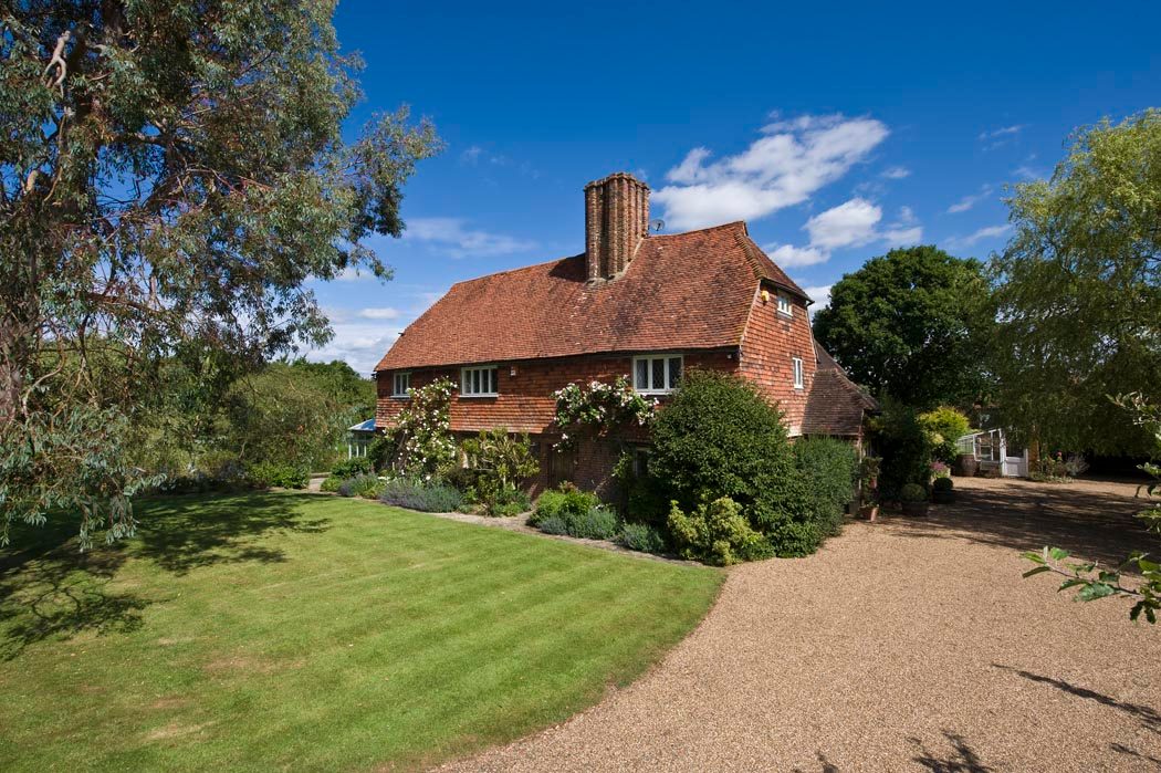 Country house with outbuildings in Near Haslemere / Petworth