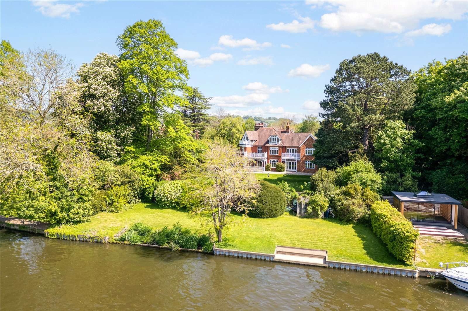 Period waterfront house in Bourne End