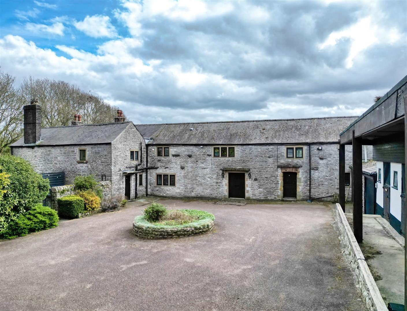 Chain free farmhouse, Monyash