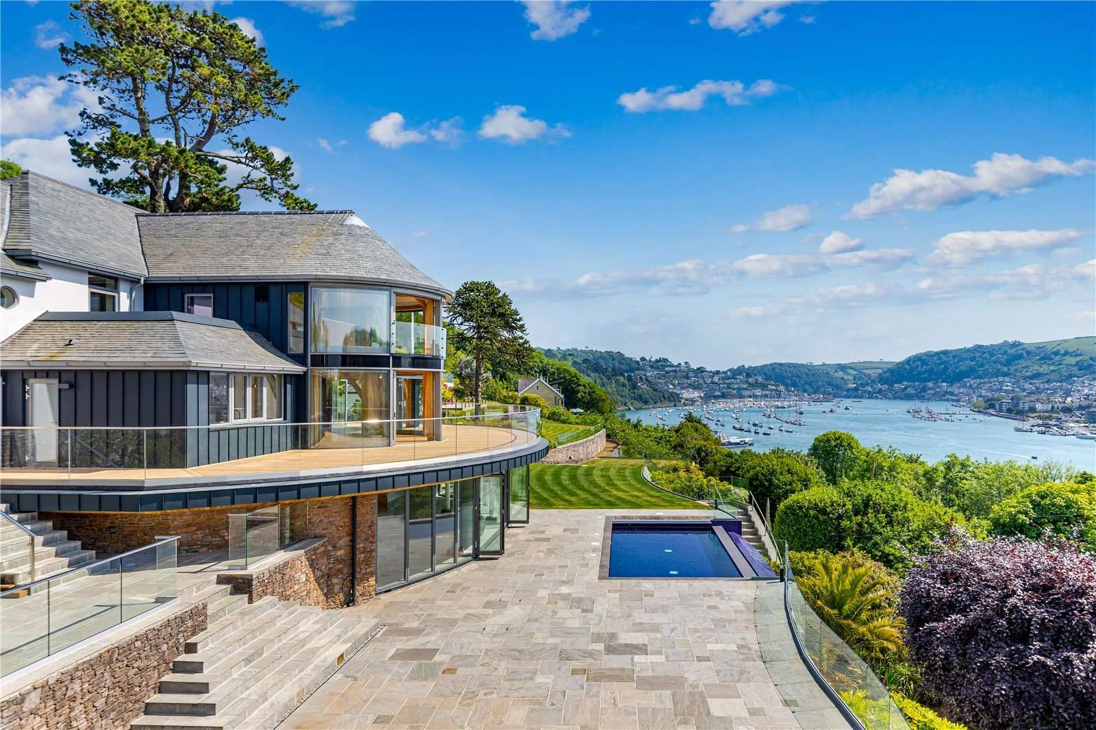 Dartmouth: waterfront house with a pool
