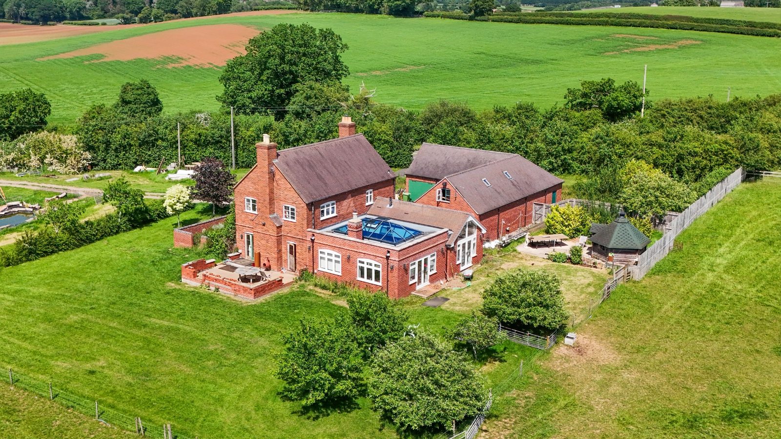 6 Bedroom Land For Sale