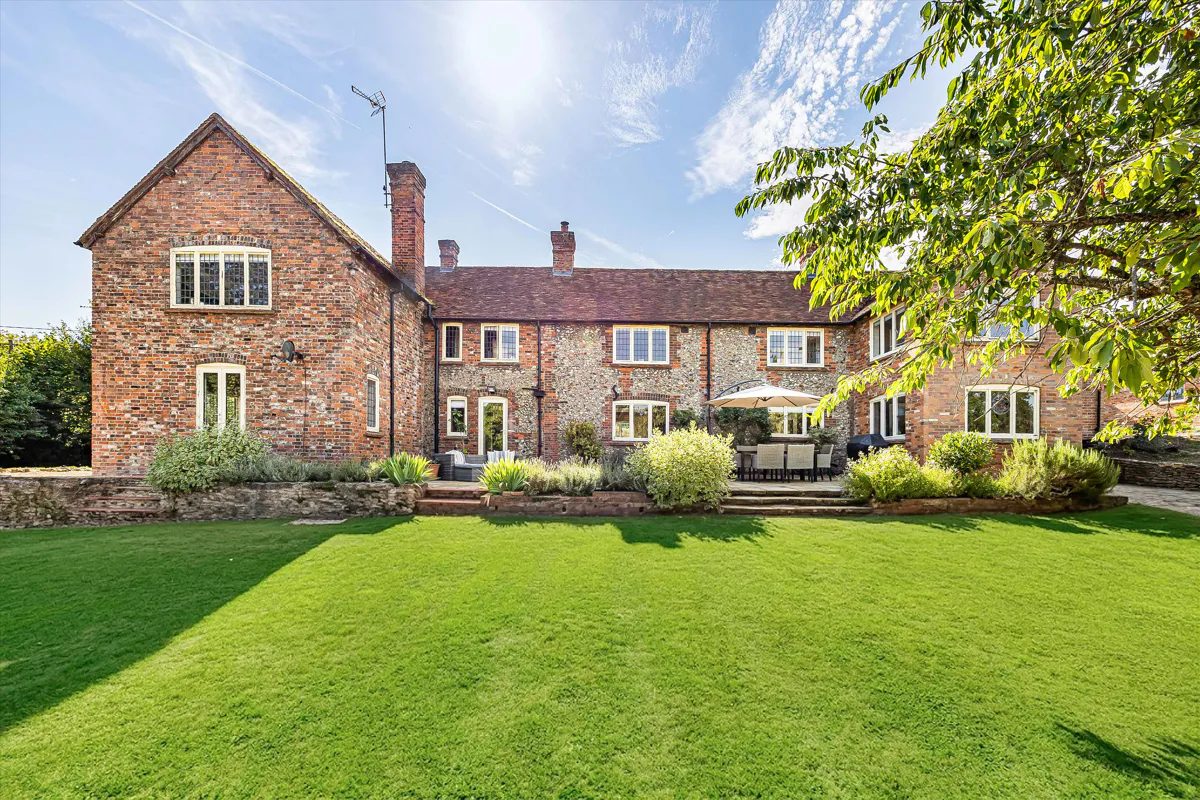 Buckinghamshire HP14: house with paddocks
