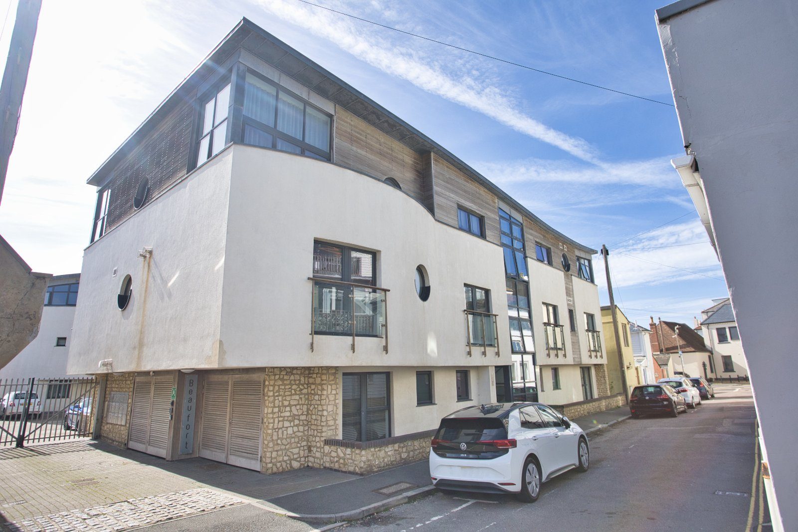 Folkestone: chain free apartment