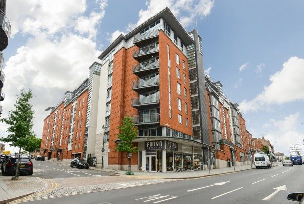 Parking on Ropewalk Court, NG1