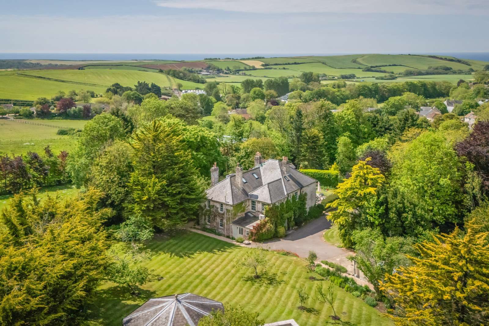 Weymouth: country house with paddocks