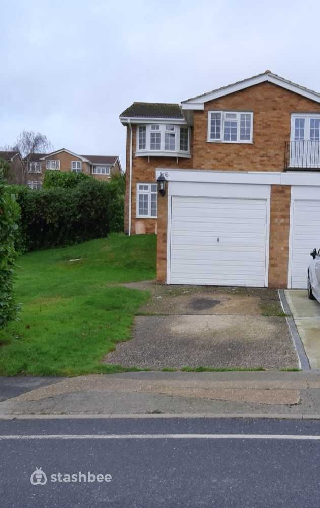 Parking Space to Rent in Chessington, KT9