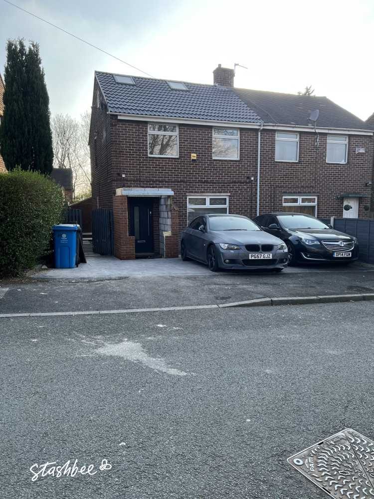 Parking Space to Rent in Oldham, OL9