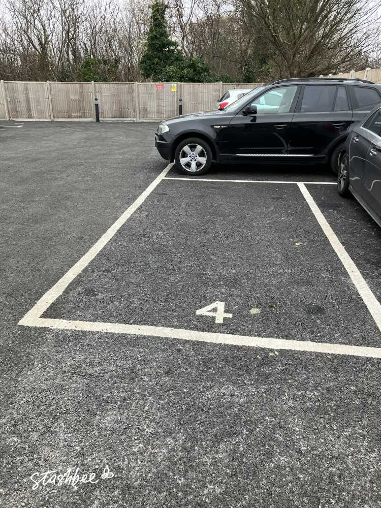Parking Space to Rent in Southend-on-sea, SS3