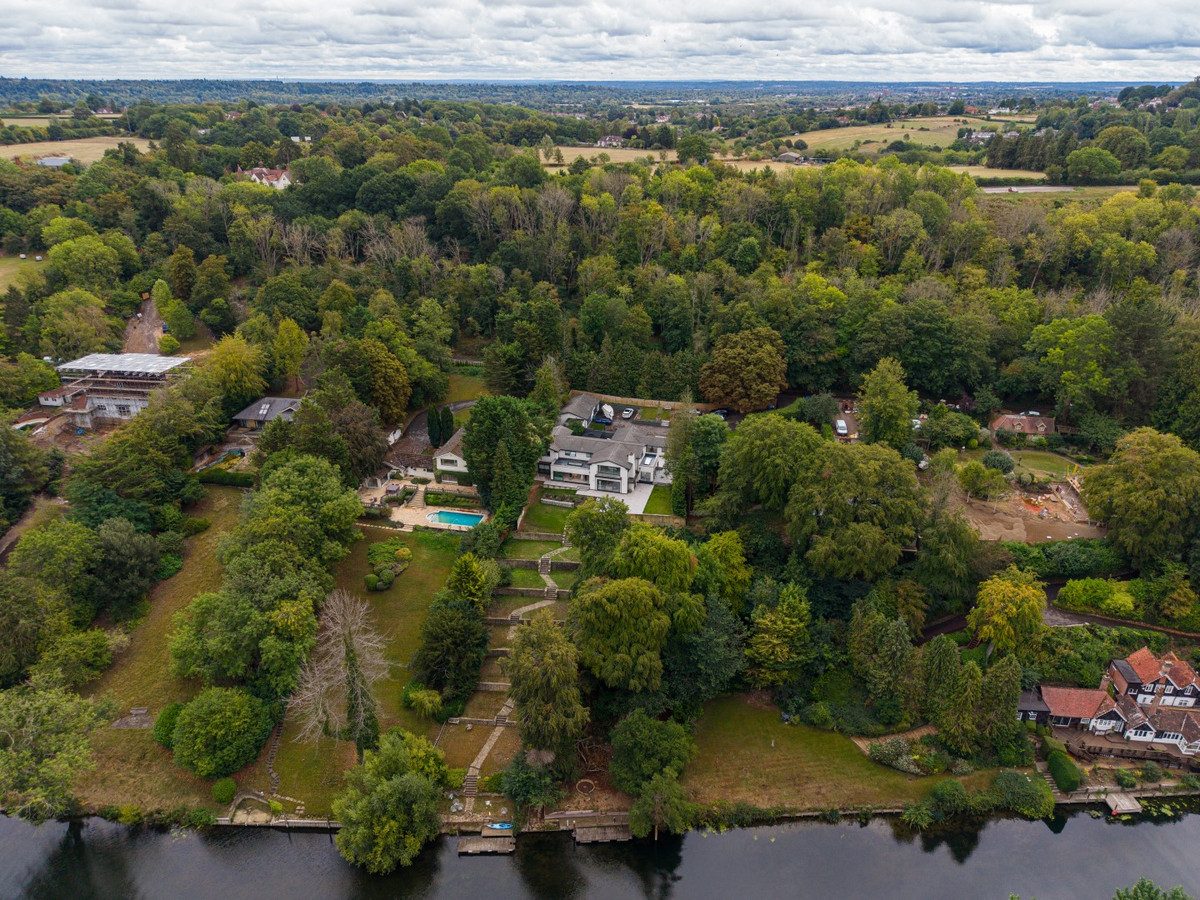 Country house with outbuildings in Maidenhead