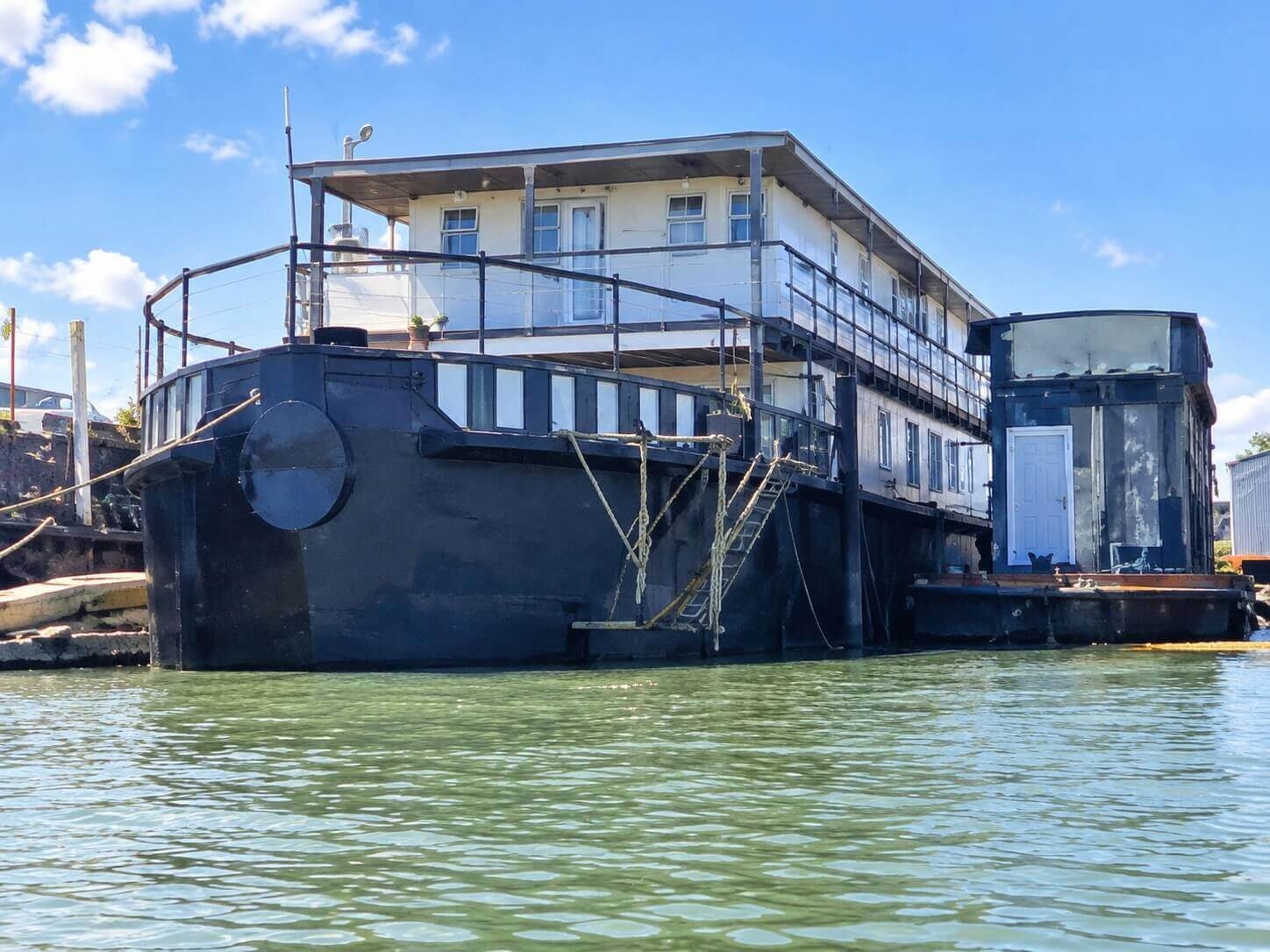 100ft Floating Home