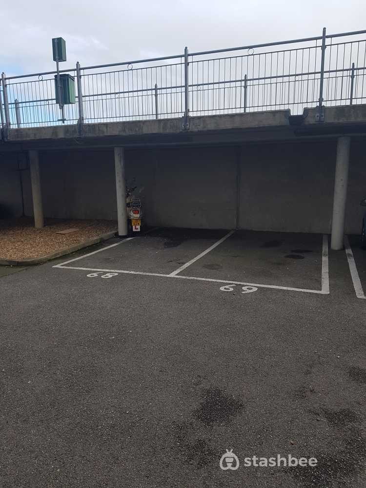 Parking Space to Rent in Erith, DA8