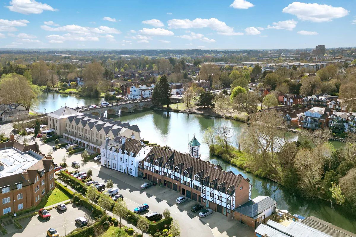 House with a mooring, Buckinghamshire SL6