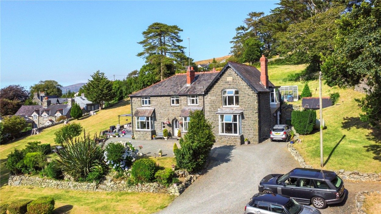 Smallholding with outbuildings, Llwyngwril