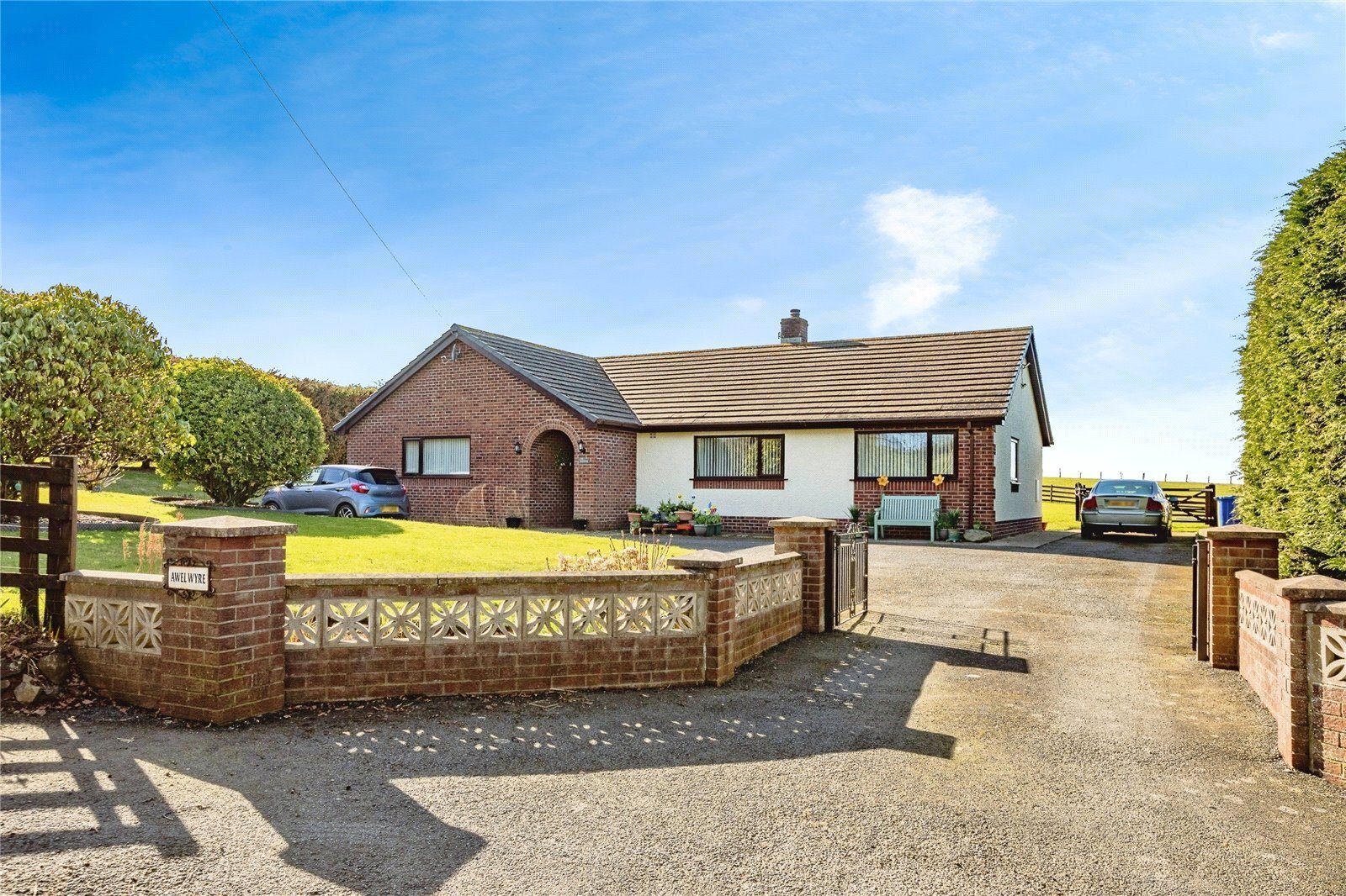 Detached bungalow with paddocks, Llanrhystud
