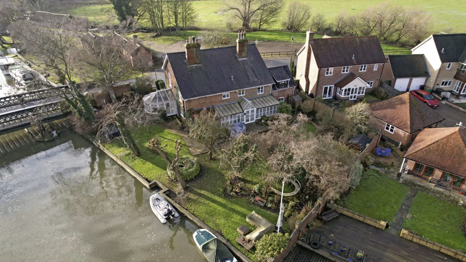 Beccles 6 Bedroom detached house
