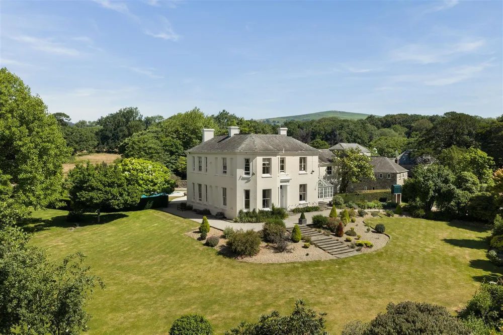South Devon: country house with a pool