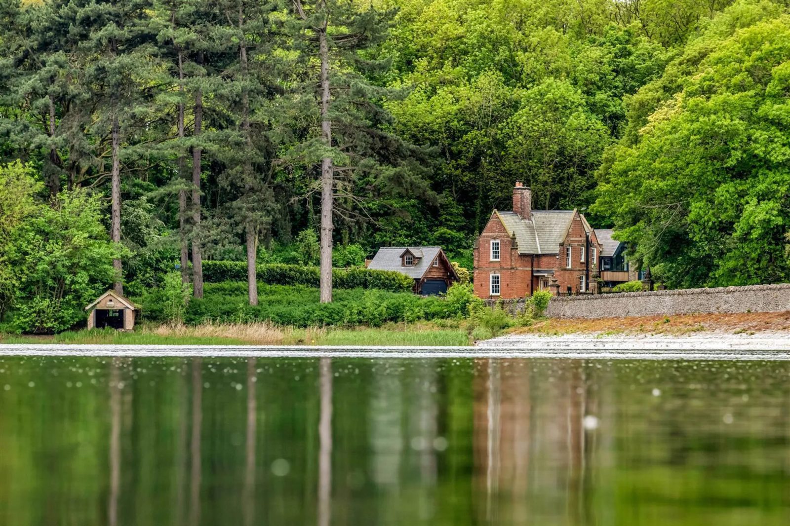 Lakeside Cottage, Kinchley Lane, Rothley