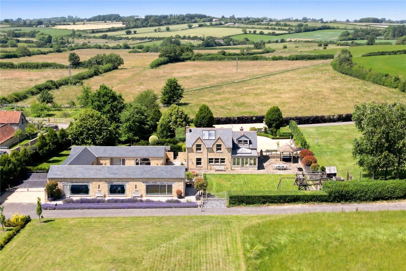 Smallholding with paddocks in South Glos
