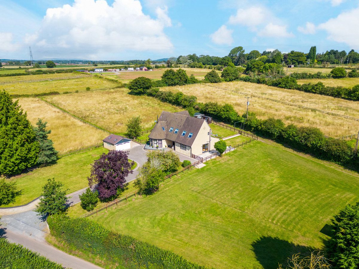 Country House for sale with 4 bedrooms, Charlton Lane Torton Kidderminster