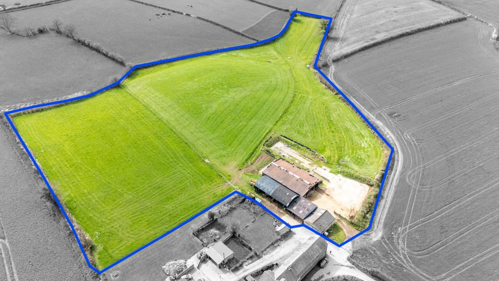 Land with outbuildings in Oswestry
