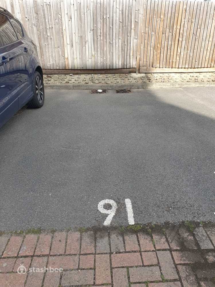 Parking Space to Rent in Sunbury-on-thames, TW16