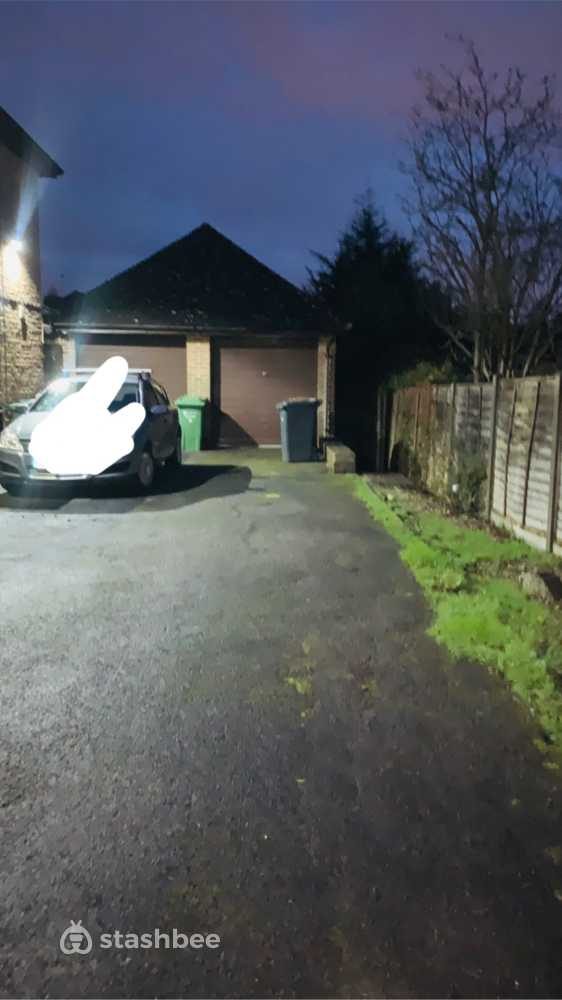 Parking Space to Rent in Guildford, GU4