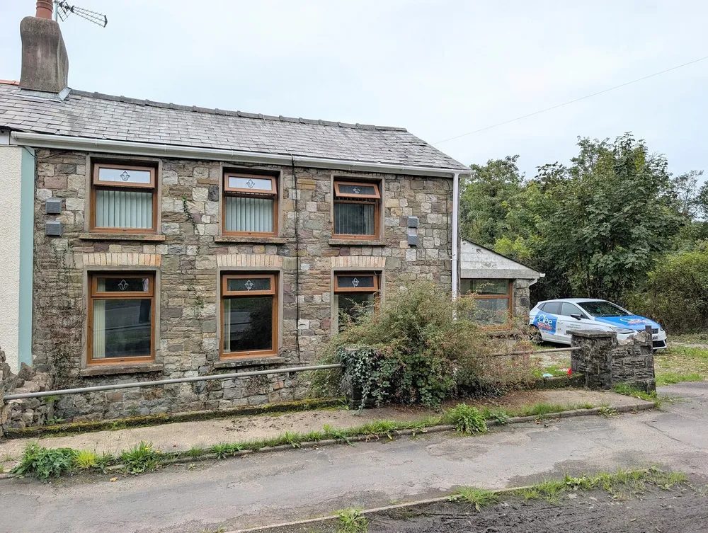 Ystradgynla: cottage