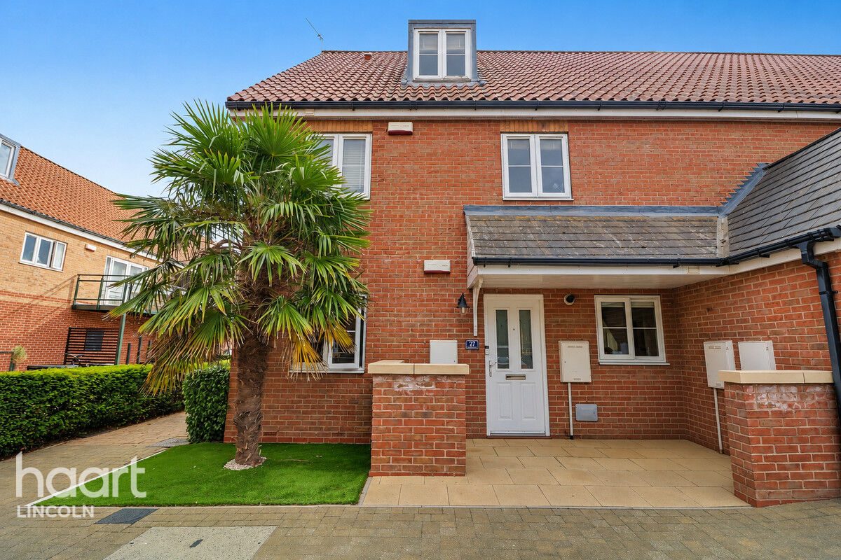 Apartment with a mooring, Lincoln