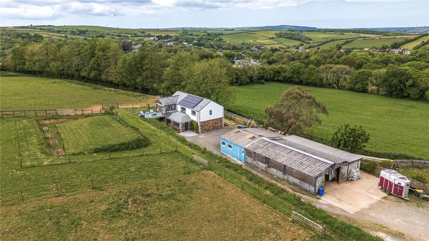 Lanivet: equestrian with outbuildings