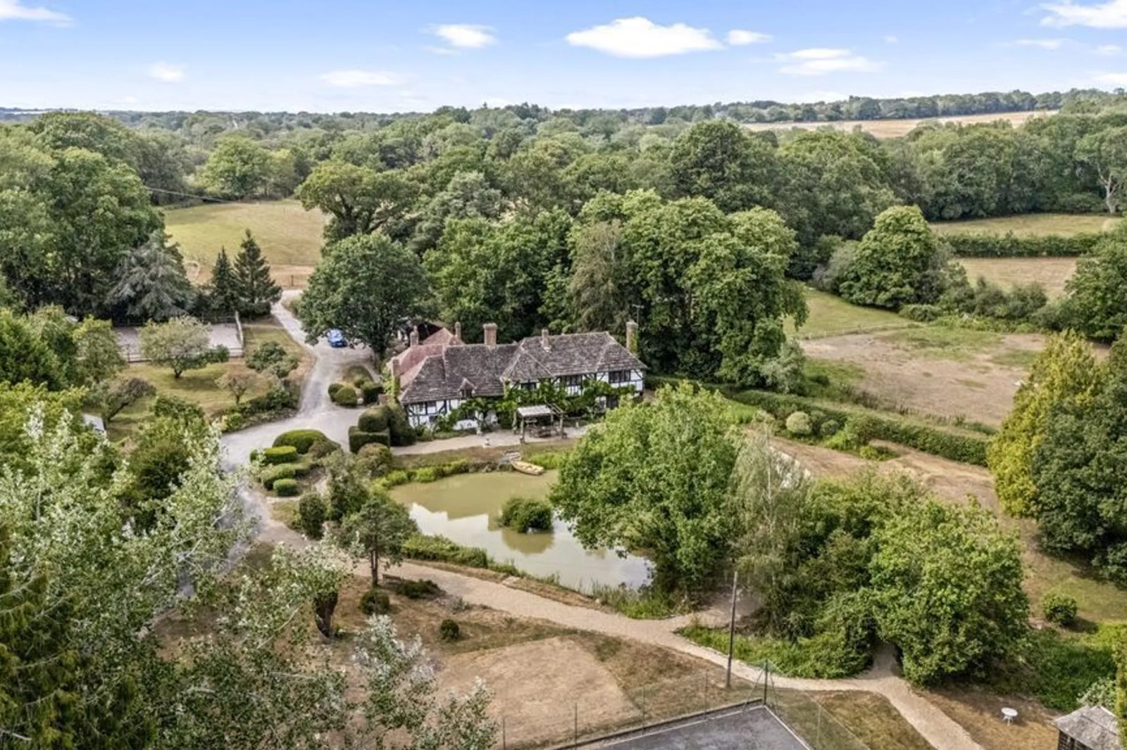 Grade II listed country house in Nr. Horsham