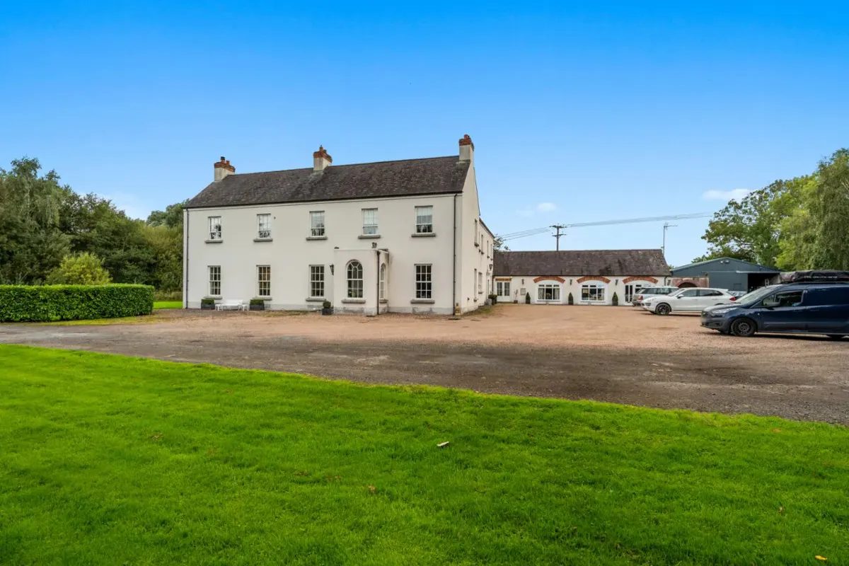 Detached apartment with an annexe in Craigavon
