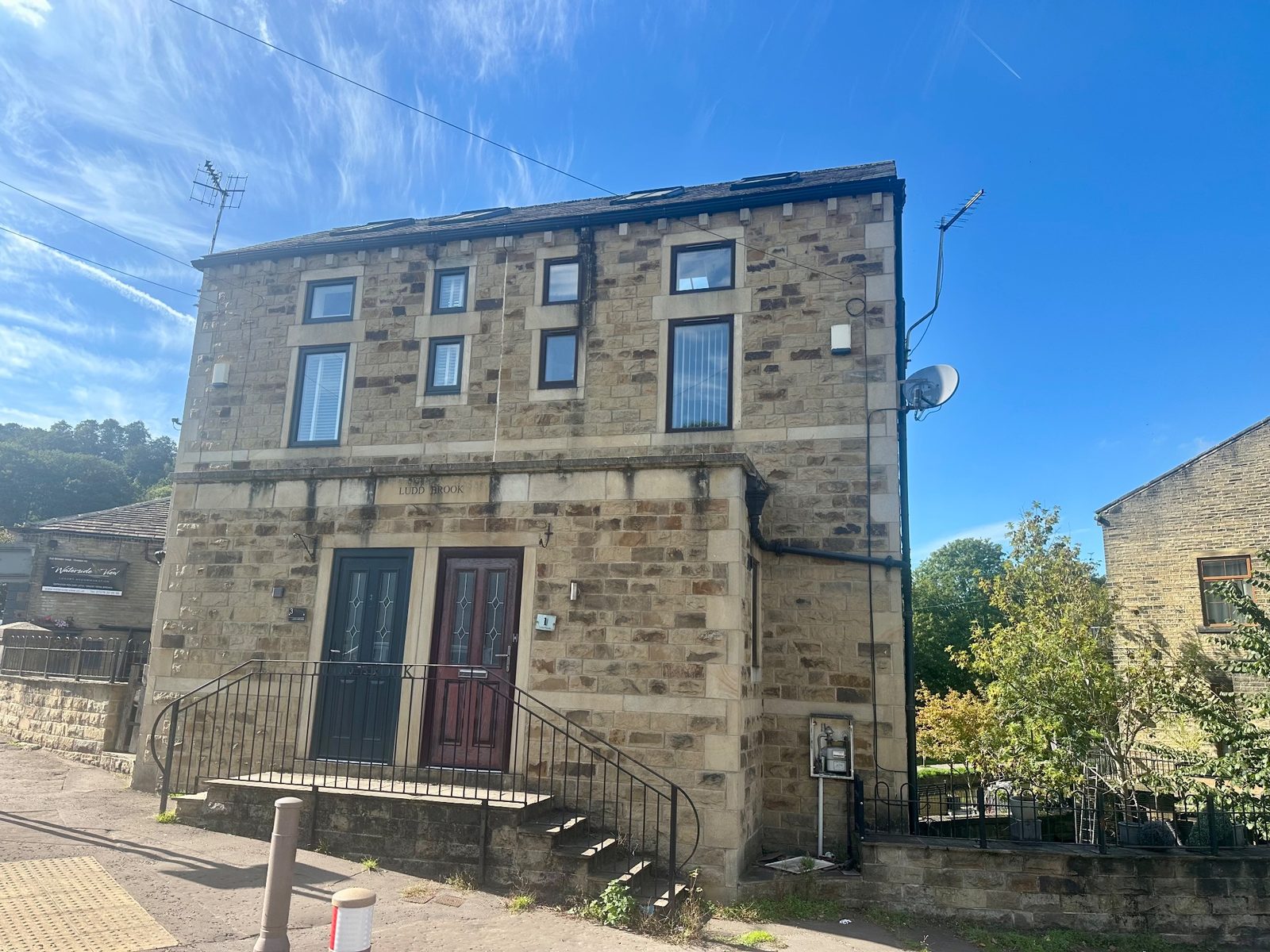 Ludd Brook, Luddenden Foot, Halifax, HX2 6AD.d 2 bedroom semi-detached house