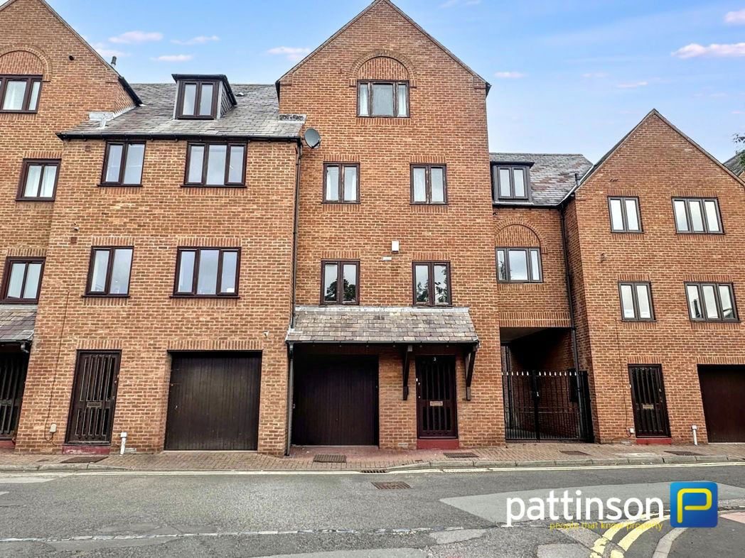 5 bed town house to buy in DH1