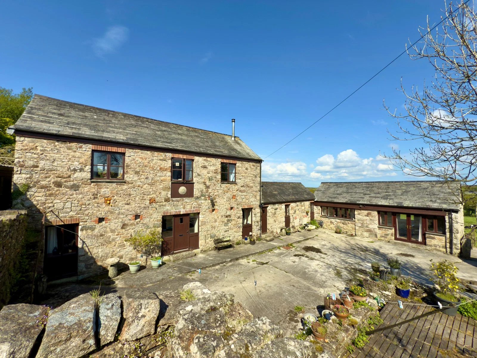 Lanivet: detached house with outbuildings