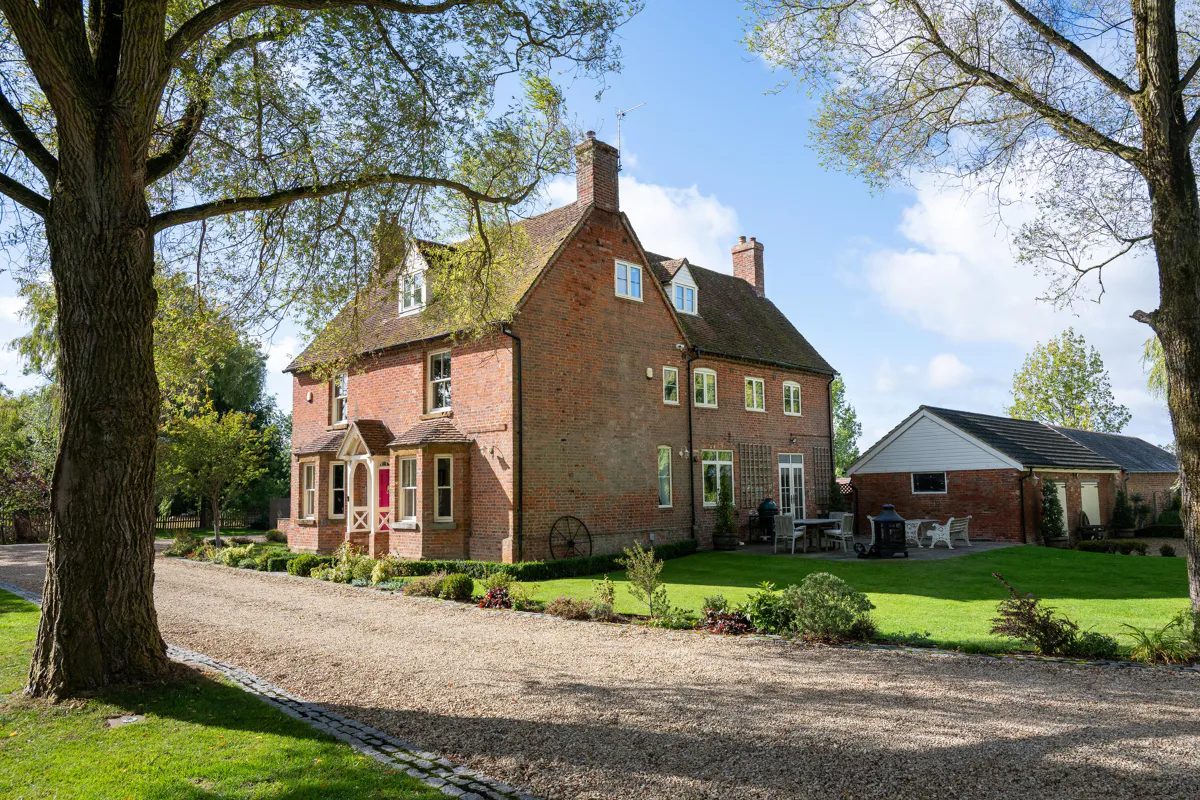 Warwick: period farmhouse