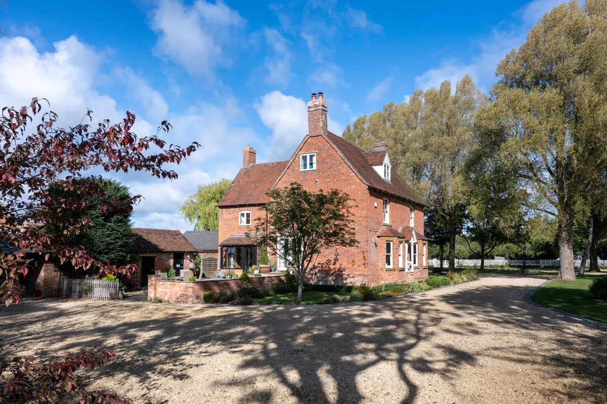 Warwick: period farmhouse