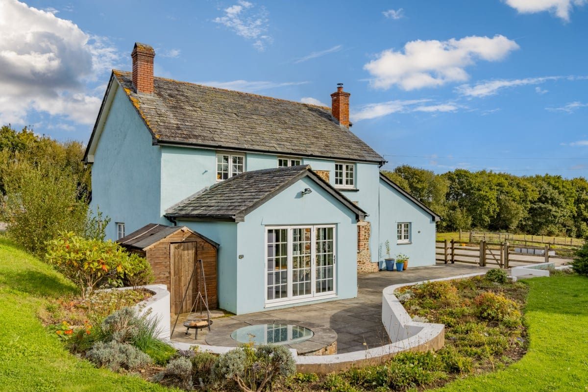 Pyworthy: period farmhouse