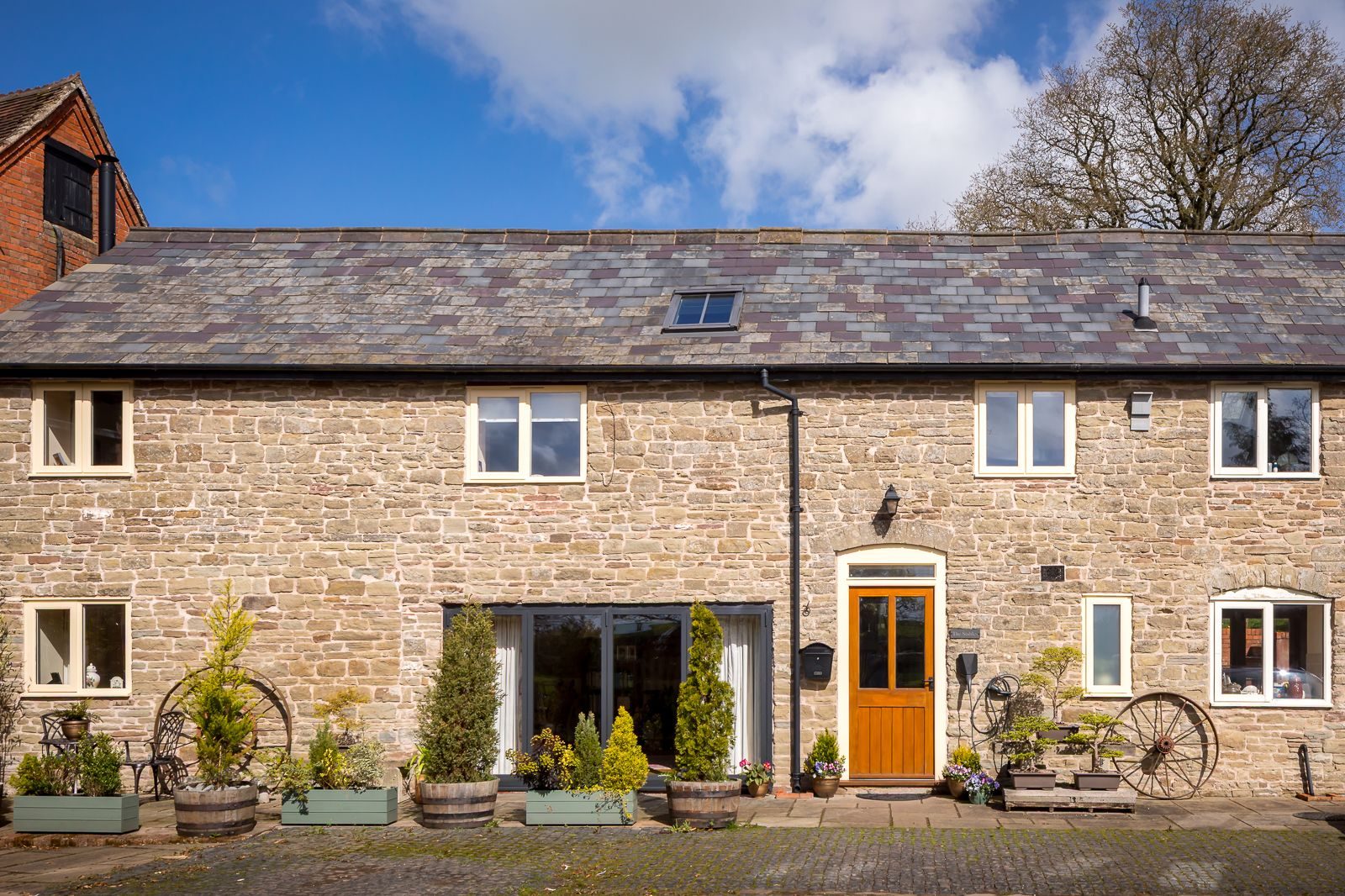An & characterful barn conversion tucked away in a peaceful spot with space
